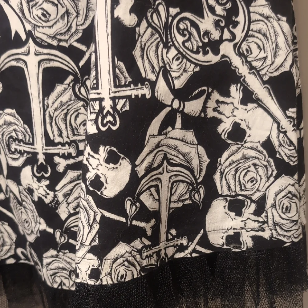 HELL BUNNY - Black and White Rose Print Sweetheart Mini Dress - Picture 6 of 8